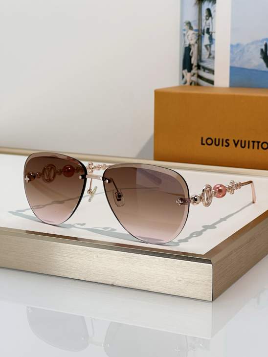 Picture of Louis Vuitton Sunglasses _SKUfw81854754fw
